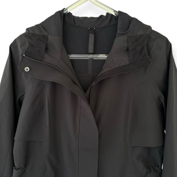 Lululemon • Rain Rebel Jacket
Black - Picture 12 of 16